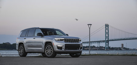 2022 Jeep Grand Cherokee L vs 2021 Ford Explorer: American-style space