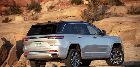 2022 Jeep Grand Cherokee vs. 2022 Hyundai Santa Fe: more space and more performance in Jeep's SUV