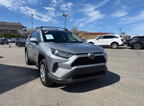 Toyota RAV4 LE 2021