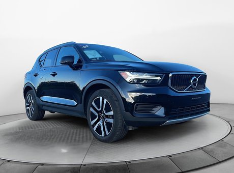 2022 Volvo XC40 T5 MOMENTUM