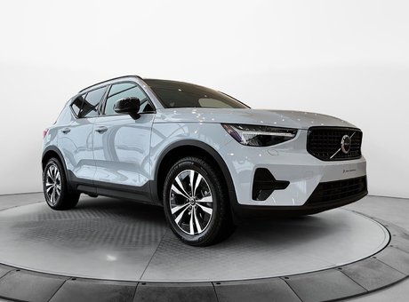 Volvo XC40 B5 CORE // AWD // DARK THEME 2024