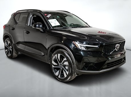 Volvo XC40 B5 PLUS AWD // DARK THEME 2024