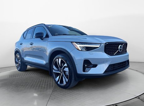 Volvo XC40 B5 PLUS AWD // DARK THEME 2024