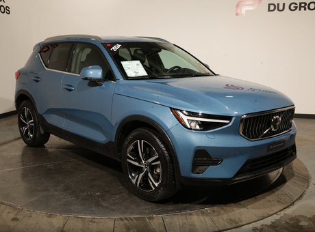 Volvo XC40 B5 CORE // AWD // BRIGHT THEME 2024