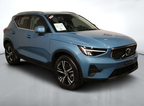 Volvo XC40 B5 CORE // AWD // BRIGHT THEME 2024