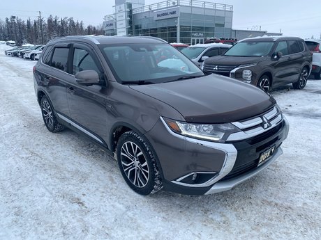 2017 Mitsubishi Outlander GT in Thunder Bay, Ontario - 3 - w460h350px