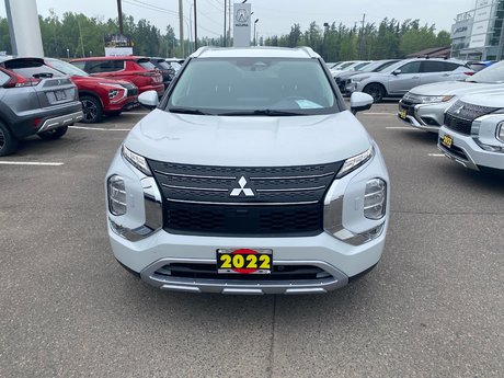2022 Mitsubishi Outlander LE in Thunder Bay, Ontario - 2 - w460h350px