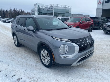 2024 Mitsubishi Outlander SE in Thunder Bay, Ontario - 3 - w460h350px