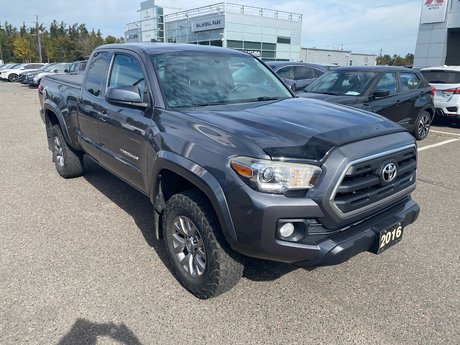 2016 Toyota Tacoma SR5 in Thunder Bay, Ontario - 3 - w460h350px
