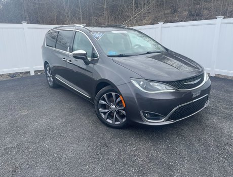 2017 Chrysler Pacifica Limited | Leather | SunRoof | 7-Pass | Cam | USB