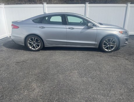 2020 Ford FUSION HYBRID Titanium | Htd / Vented leather | Nav | Sunroof |