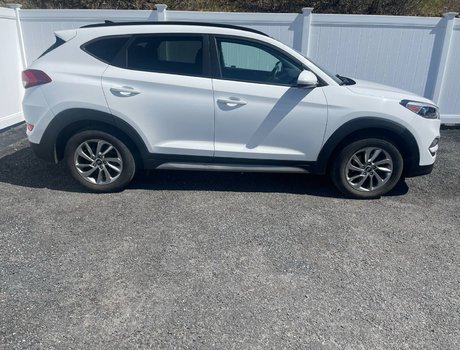 2018 Hyundai Tucson SE | Leather |Sunroof |Cam | USB