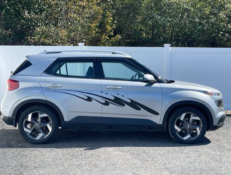 2021 Hyundai Venue Ultimate | SunRoof | Cam | USB