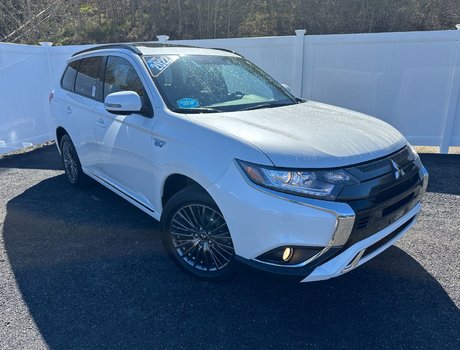 2022 Mitsubishi OUTLANDER PHEV Black Edition | Leather | Roof | Warranty to 2031