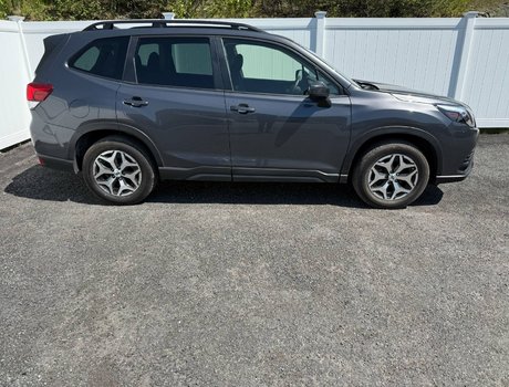 2023 Subaru Forester TOURING | Sunroof | Htdseat |  Warranty to 2028