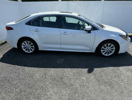 2020 Toyota Corolla XLE | SunRoof | Leather | Cam | HtdSeat | USB
