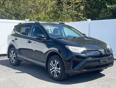 2017 Toyota RAV4 LE | Cam | USB | Htd Seats | Bluetooth