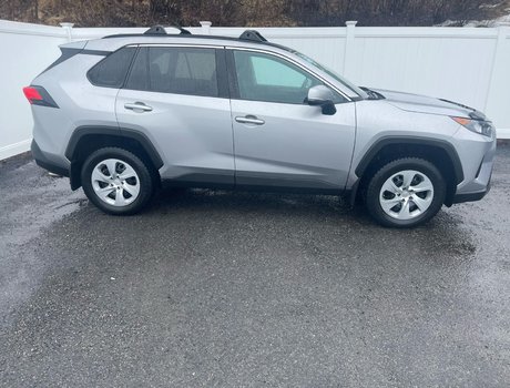 2020 Toyota RAV4 LE | Cam | USB | HtdSeats | Bluetooth | Keyless