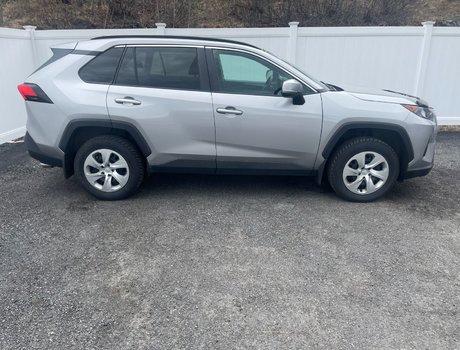 2020 Toyota RAV4 LE | Cam | USB | HtdSeats | Bluetooth | Keyless