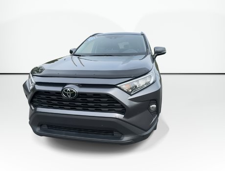 2021 Toyota RAV4 XLE | Roof | Cam | USB | Warranty to 2027