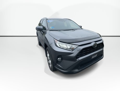 2021 Toyota RAV4 XLE | Roof | Cam | USB | Warranty to 2027