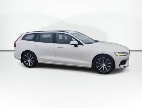 2021 Volvo V60 Momentum | Roof | Nav | Cam | USB