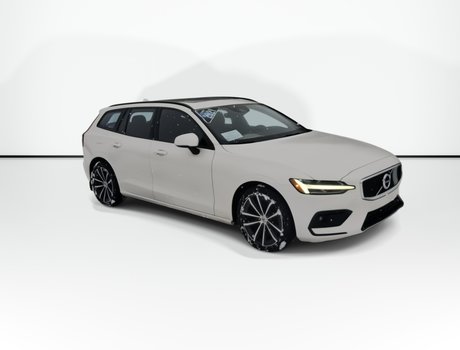 2021 Volvo V60 Momentum | Roof | Nav | Cam | USB