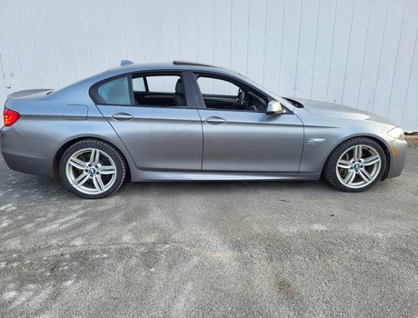 2011 BMW 5 Series 550i xDrive | Leather | SunRoof | Cam | Bluetooth