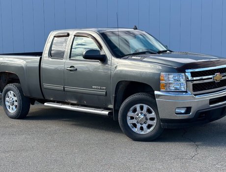 2011 Chevrolet Silverado 2500HD LTZ | Diesel | Leather | SunRoof | Bluetooth