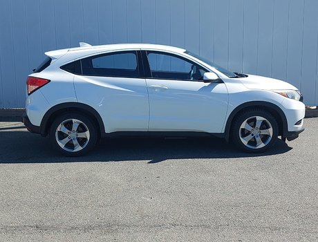 2017 Honda HR-V LX | 6-Spd | Cam | USB | HtdSeats | Bluetooth
