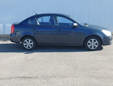 2010 Hyundai Accent GL | Cruise | CD | Aux | PwrWindows | PwrMirrors
