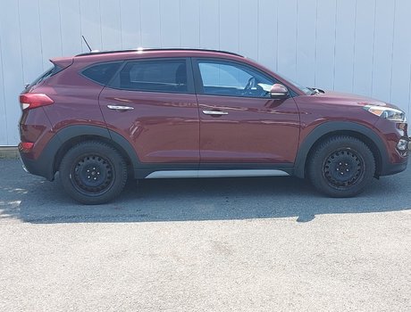 2017 Hyundai Tucson SE | Leather | Roof | Cam | USB | Htd. Wheel