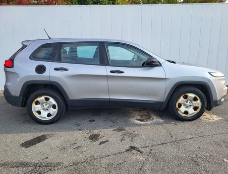 2016 Jeep Cherokee Sport | USB | Bluetooth | Keyless | Cruise