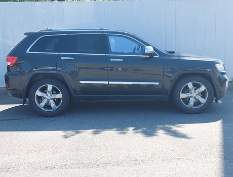 2011 Jeep Grand Cherokee Laredo | Leather | Roof | Keyless | Bluetooth