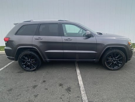 2019 Jeep Grand Cherokee Laredo Altitude | SunRoof | Nav | Cam | USB | XM