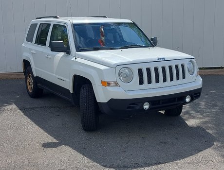 2015 Jeep Patriot North | Cruise | Roof Rails | CD | PwrWindows |