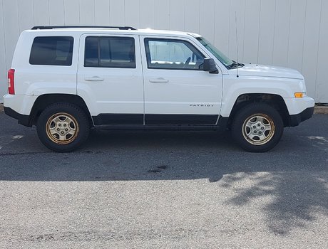 2015 Jeep Patriot North | Cruise | Roof Rails | CD | PwrWindows |