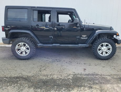 2014 Jeep Wrangler Unlimited Sahara | Bluetooth | AutoStart | TargaRoof