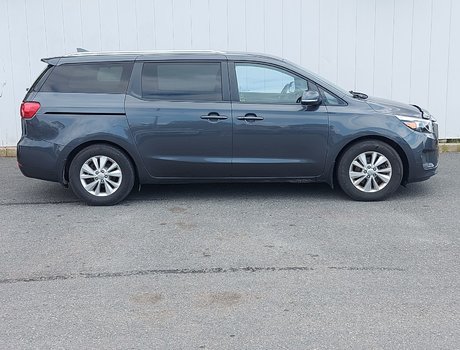 2017 Kia Sedona LX | HtdSeats | Cam | Bluetooth | Aux | USB