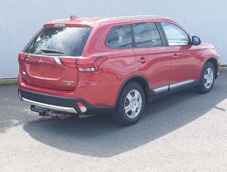 2017 Mitsubishi OUTLANDER ES | Backup Cam | Keyless Entry | USB