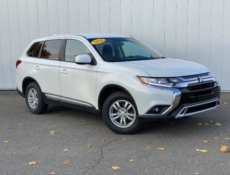 2020 Mitsubishi Outlander ES | Cam | 7-Pass | HtdSeats | Warranty to 2029