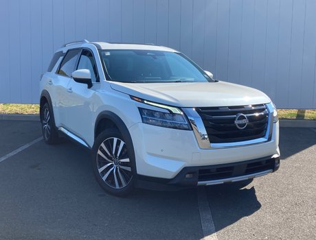 2024 Nissan Pathfinder PLATINUM | Leather | MoonRoof | Warranty to 2028