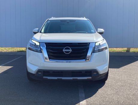 2024 Nissan Pathfinder PLATINUM | Leather | MoonRoof | Warranty to 2028