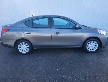 2013 Nissan Versa SV | USB | Bluetooth | Keyless | Cruise