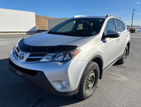 2015 Toyota RAV4 XLE | Cam | USB | HtdSeats | Cruise | Keyless