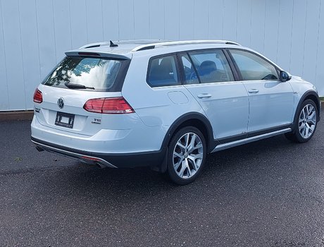 2018 Volkswagen Golf Alltrack Base | HtdSeats | Cam | USB | Cruise