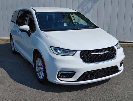 2023 Chrysler Pacifica Touring L | Leather | Cam | Usb | Warranty to 2028