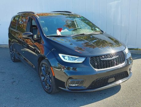 2024 Chrysler Pacifica Touring S | Lthr | Roof | Cam | Warranty to 2029
