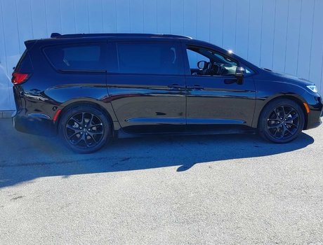 2024 Chrysler Pacifica Touring S | Lthr | Roof | Cam | Warranty to 2029