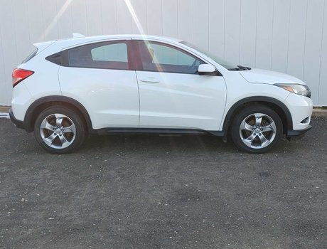 2017 Honda HR-V LX | 6-Spd | Cam | USB | HtdSeats | Bluetooth